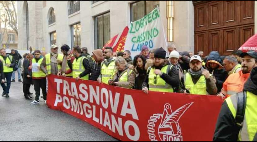 Pomigliano Stellantis prorogato il contratto di fornitura a Trasnova di 12 mesi, ritirati i licenziamenti